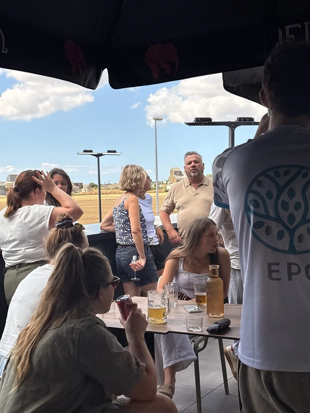 Le toit-terrasse de Two Padel Restaurant au Thou